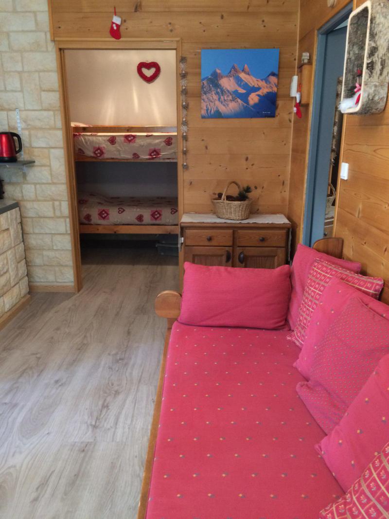 Rent in ski resort 2 room apartment sleeping corner 5 people - Chalet Belledonne - La Toussuire - Living room
