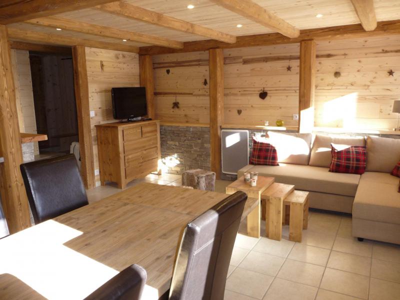 Rent in ski resort 3 room duplex chalet 8 people - Chalet la Montagne - La Toussuire - Table