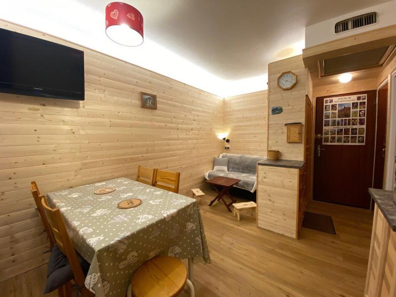 Rent in ski resort Studio 4 people (AIG_III_486) - La Résidence les Aiguilles - La Toussuire - Living room