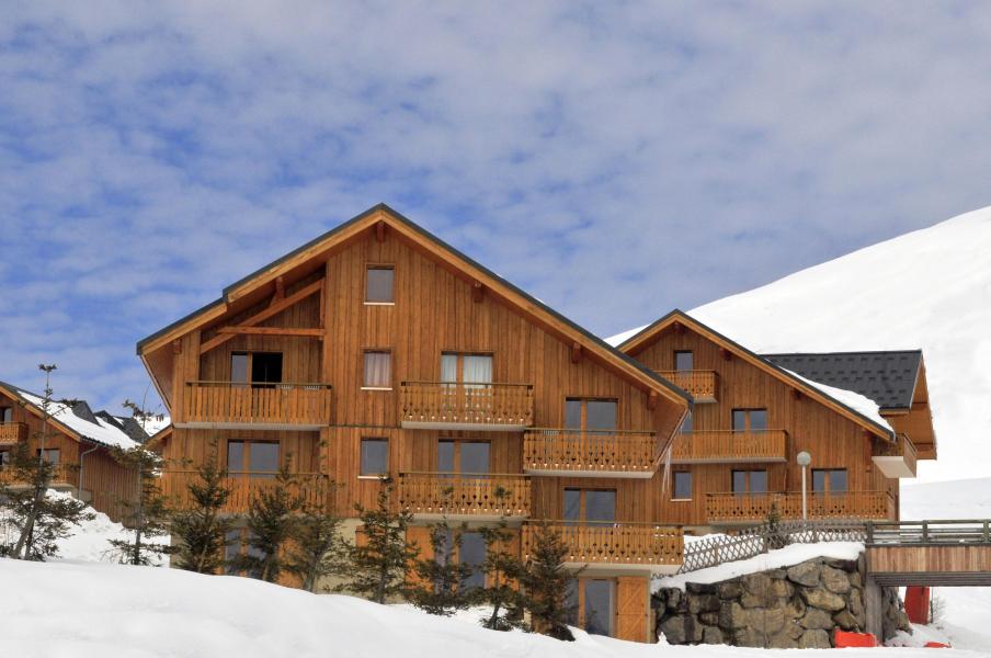 Аренда на лыжном курорте Les Chalets Goélia - La Toussuire - зимой под открытым небом