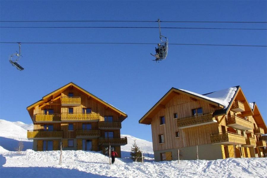 Аренда на лыжном курорте Les Chalets Goélia - La Toussuire - зимой под открытым небом