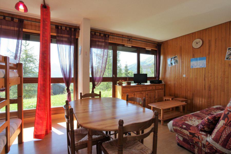 Rent in ski resort Studio sleeping corner 6 people (CLV841) - Résidence Côte Louve - La Toussuire - Dining area