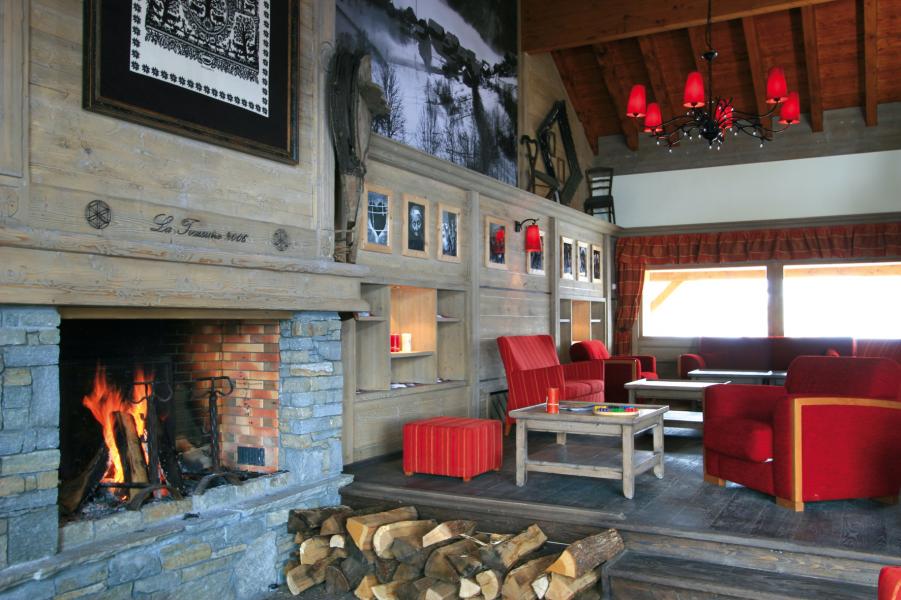 Rent in ski resort Résidence Lagrange l'Ecrin des Sybelles - La Toussuire - Fireplace