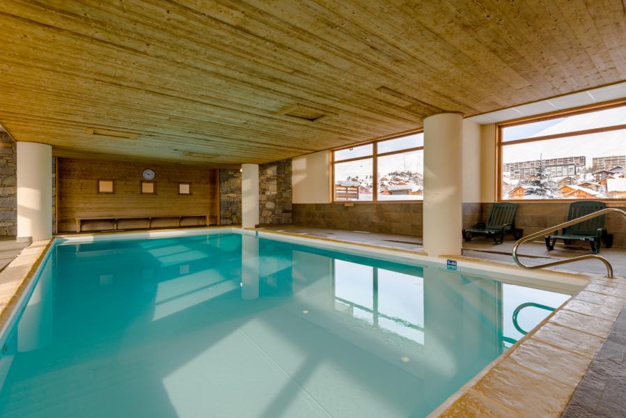 Rent in ski resort Résidence Lagrange l'Ecrin des Sybelles - La Toussuire - Swimming pool