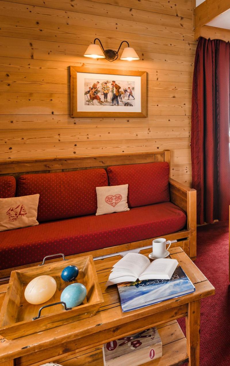 Rent in ski resort Résidence Lagrange les Hauts de Comborcière - La Toussuire - Table