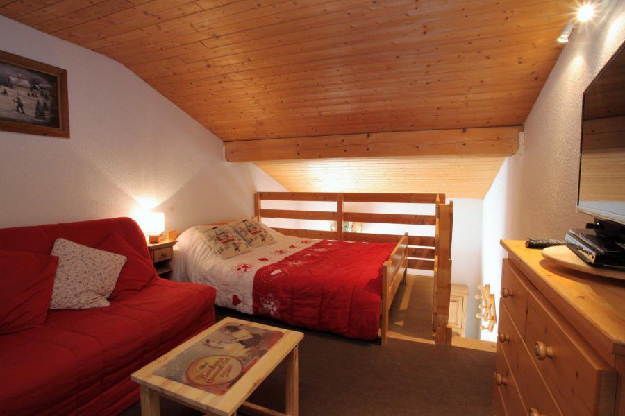 Rent in ski resort Studio mezzanine 4 people (C107) - Résidence le Plein-Soleil - La Toussuire - Mezzanine