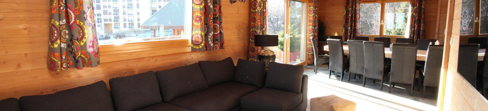 Rent in ski resort 6 room duplex chalet 14 people - Chalet le Cocoon - La Toussuire - Living room
