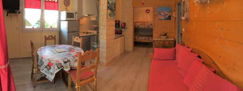 Rent in ski resort 2 room apartment sleeping corner 5 people - Chalet Belledonne - La Toussuire - Table