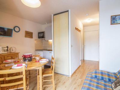 Ski verhuur Appartement 2 kamers 4 personen (20) - Les Mousquetons - La Toussuire - Woonkamer