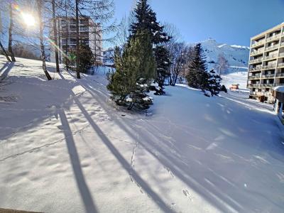 Rent in ski resort Studio sleeping corner 4 people (108) - Résidence Corbier - La Toussuire - Winter outside