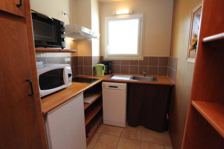 Rent in ski resort Studio sleeping corner 6 people (A4/131) - Résidence Corbier - La Toussuire - Kitchenette