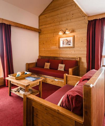 Rent in ski resort Résidence Lagrange les Hauts de Comborcière - La Toussuire - Living room