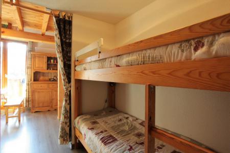 Rent in ski resort Studio mezzanine 4 people (C107) - Résidence le Plein-Soleil - La Toussuire - Bunk beds