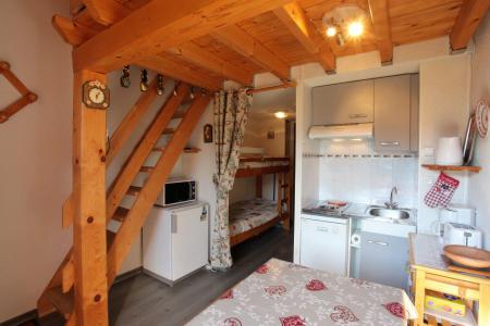 Rent in ski resort Studio mezzanine 4 people (C107) - Résidence le Plein-Soleil - La Toussuire - Living room