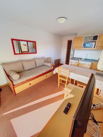 Rent in ski resort 3 room apartment 6 people (4) - Résidence les Chalets de la Toussuire - La Toussuire - Living room