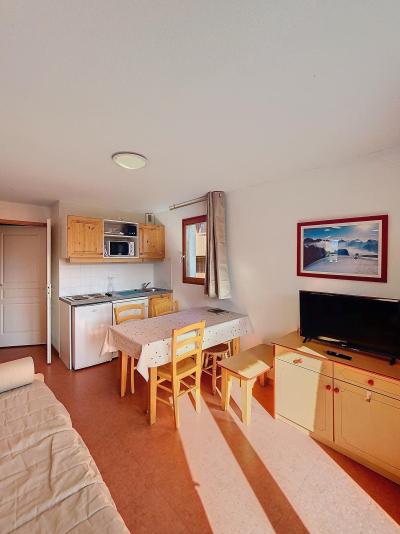 Rent in ski resort 3 room apartment 6 people (4) - Résidence les Chalets de la Toussuire - La Toussuire - Living room