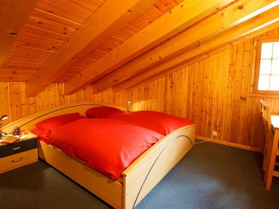 Location au ski Chalet Alpina P12 - La Tzoumaz - Chambre mansardée