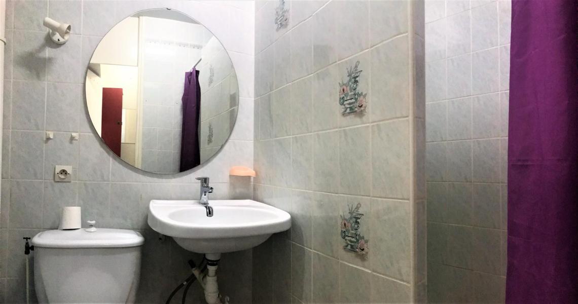 Rent in ski resort Studio 4 people (0811) - Résidence Cosmos - Le Corbier - Shower room