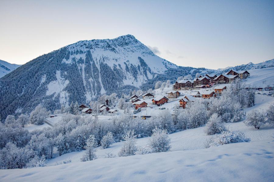 Vacances en montagne Résidence les Alpages du Corbier - Le Corbier - Extérieur hiver