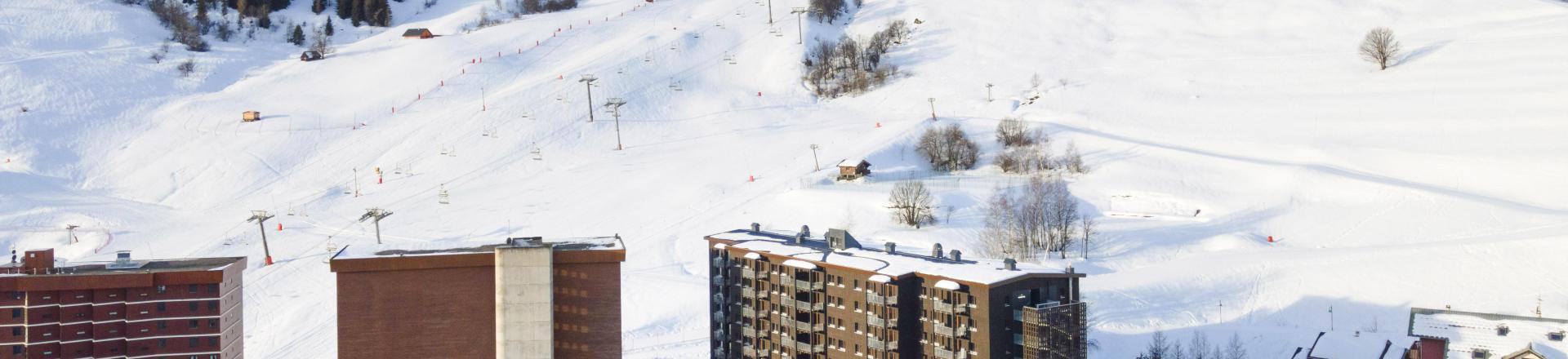 Ski verhuur Résidence Club MMV l'Etoile des Sybelles - Le Corbier - Buiten winter