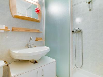 Rent in ski resort 2 room apartment 4 people (4) - Baikonour - Le Corbier - Shower room