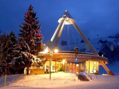 Rent in ski resort La Résidence Lunik Orion - Le Corbier - Winter outside