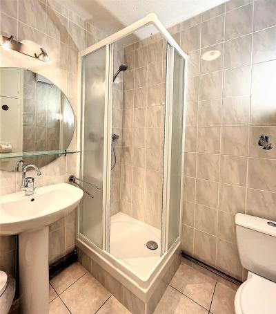 Rent in ski resort Studio 4 people (1002) - Résidence Cosmos - Le Corbier - Shower room