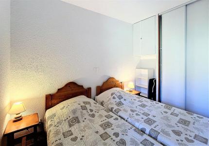 Rent in ski resort 2 room apartment 2-4 people (A23) - Résidence les Pistes - Le Corbier - Bedroom