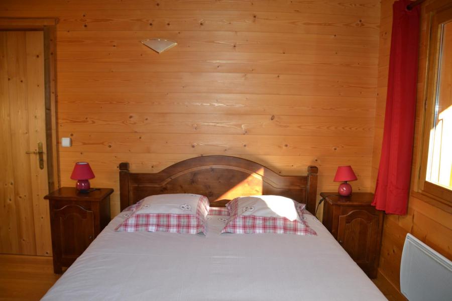 Rent in ski resort 7 room chalet 14 people - Chalet Berceau des Pistes - Le Grand Bornand - Bedroom