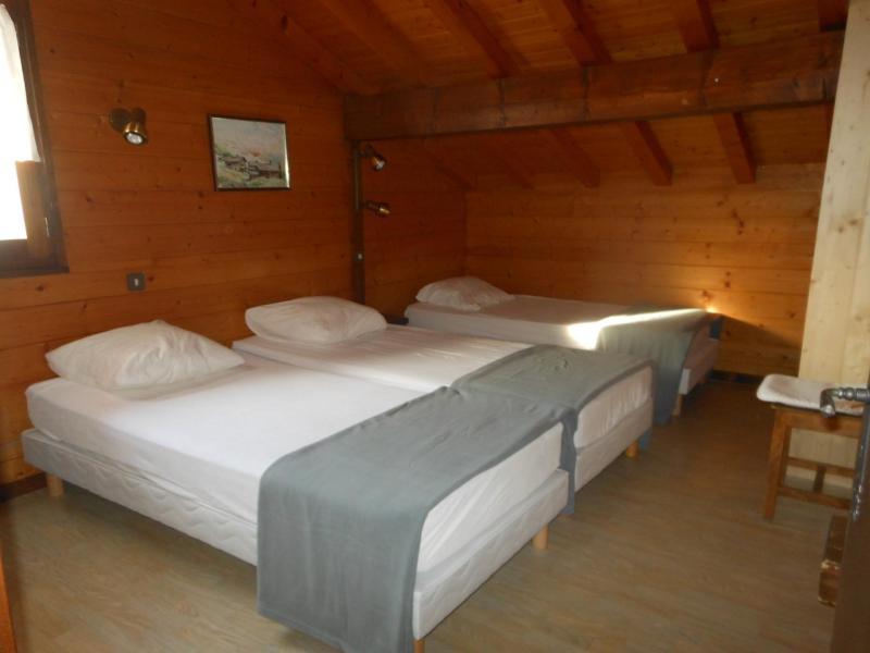 Rent in ski resort 6 room duplex chalet 10 people - Chalet Clefs des Pistes - Le Grand Bornand - Bedroom