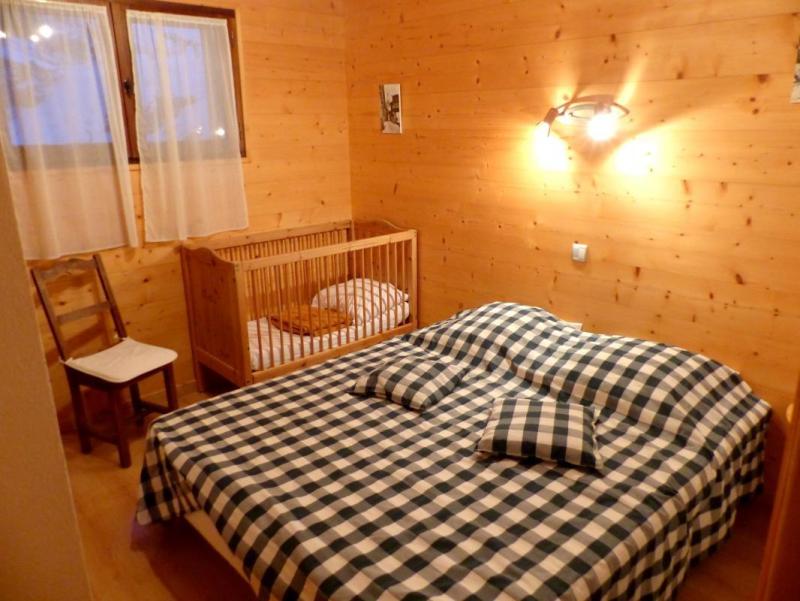 Rent in ski resort 6 room duplex chalet 10 people - Chalet Clefs des Pistes - Le Grand Bornand - Bedroom