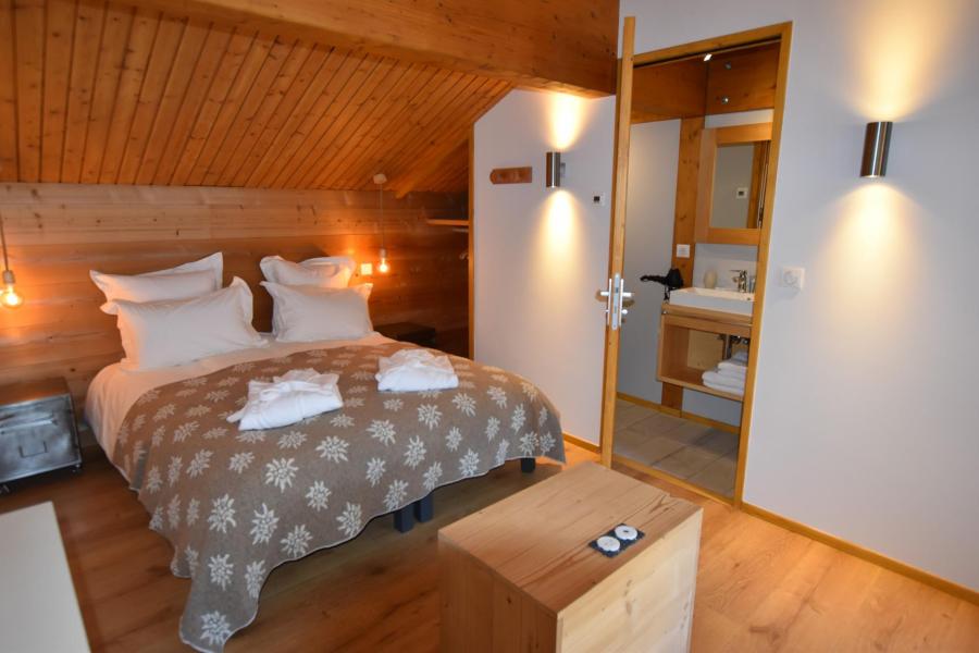 Rent in ski resort 6 room triplex chalet 11 people - Chalet d'Anne - Le Grand Bornand - Bedroom