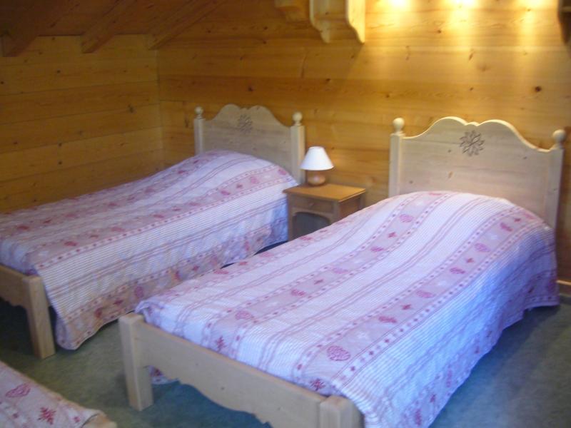 Location au ski Chalet triplex 7 pièces 13 personnes - Chalet de mon père - Le Grand Bornand - Chambre mansardée