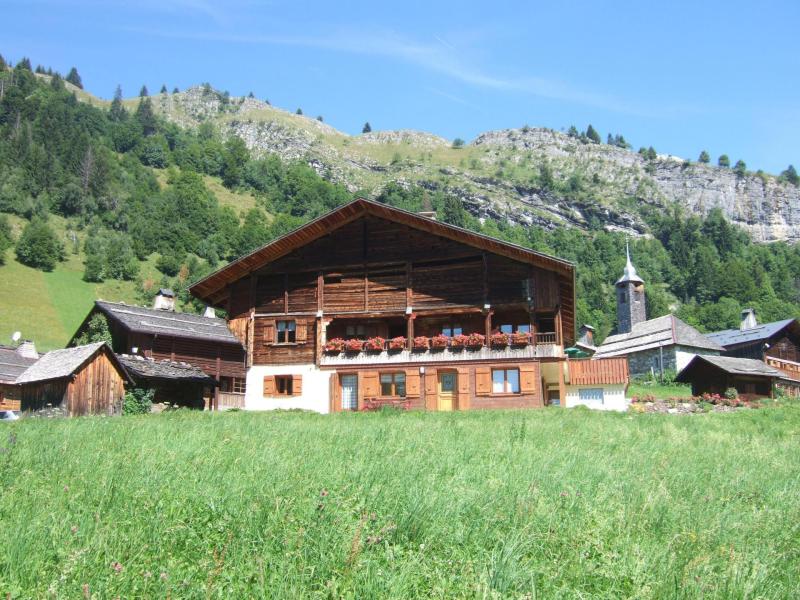 Rent in ski resort 5 room apartment 9 people - Chalet Fontaine - Le Grand Bornand