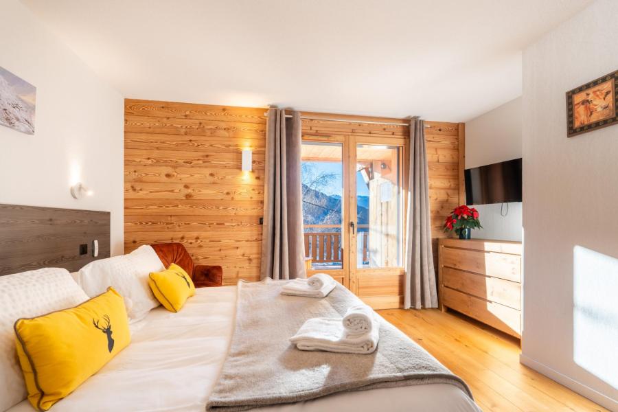 Rent in ski resort 6 room triplex chalet 12 people - Chalet Hartza - Le Grand Bornand - Bedroom