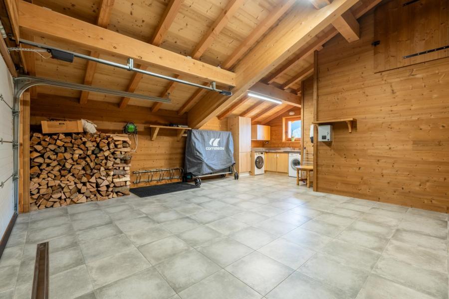 Ski verhuur Chalet triplex 6 kamers 12 personen - Chalet Hartza - Le Grand Bornand - Garage