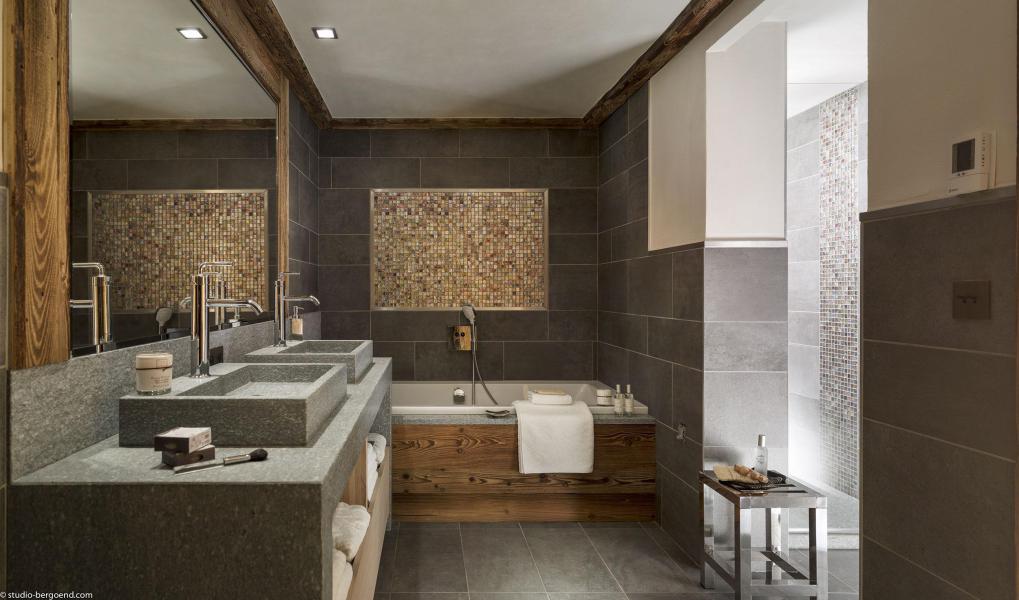 Rent in ski resort 7 room triplex chalet 16 people - Chalet la Ferme de Juliette - Le Grand Bornand - Bathroom