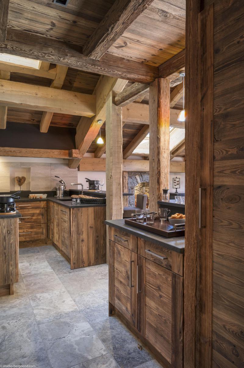 Rent in ski resort 7 room triplex chalet 16 people - Chalet la Ferme de Juliette - Le Grand Bornand - Open-plan kitchen