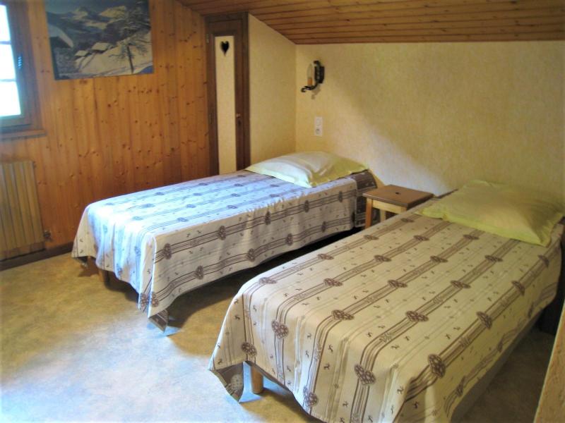 Rent in ski resort 4 room apartment 6 people (001) - Chalet le Bris'Orage - Le Grand Bornand - Bedroom under mansard