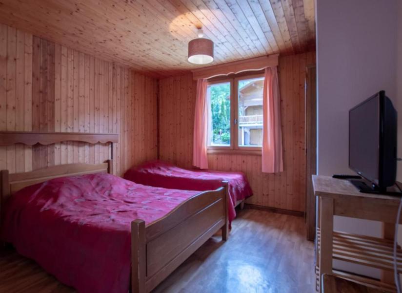 Rent in ski resort 4 room apartment sleeping corner 9 people (9) - Chalet le Sommard - Le Grand Bornand - Bedroom