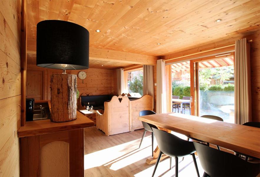 Rent in ski resort 3 room apartment cabin 6 people - Chalet les Primevères - Le Grand Bornand - Living room