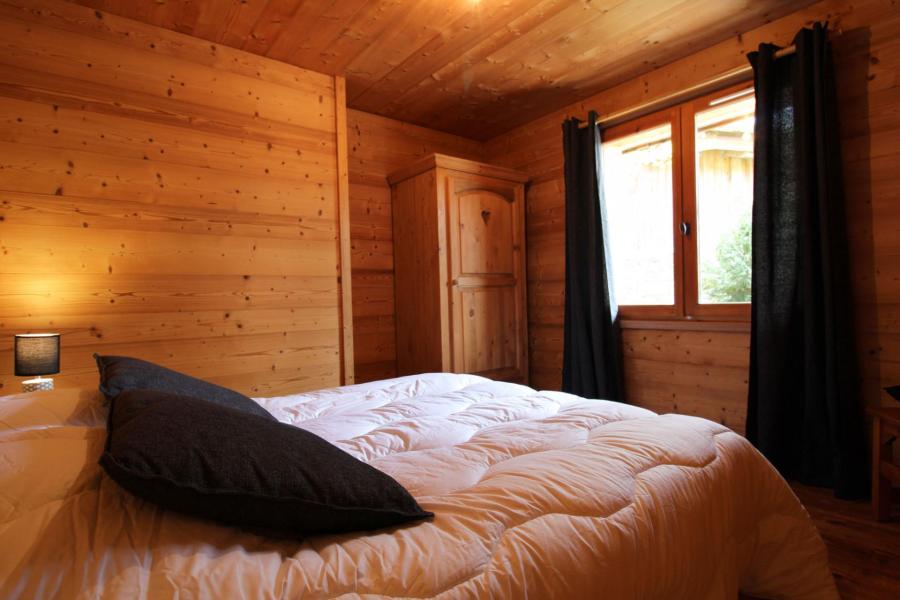 Skiverleih 3-Zimmer-Holzhütte für 6 Personen - Chalet les Primevères - Le Grand Bornand - Offener Schlafbereich