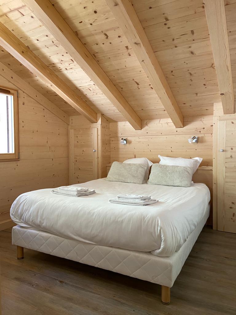 Rent in ski resort 6 room triplex chalet 12 people - Chalet Soleya - Le Grand Bornand - Bedroom