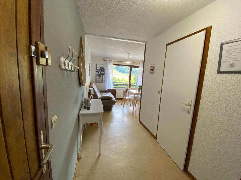 Location au ski Studio cabine 4 personnes (016) - Chalets de Lessy - Le Grand Bornand - Couloir