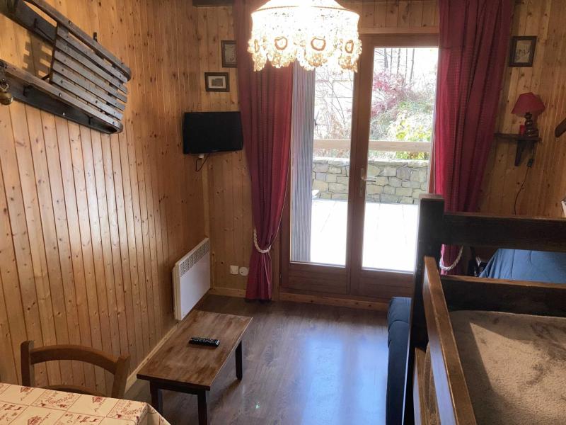 Rent in ski resort Studio cabin 3 people - La Colombière - Le Grand Bornand - Living room