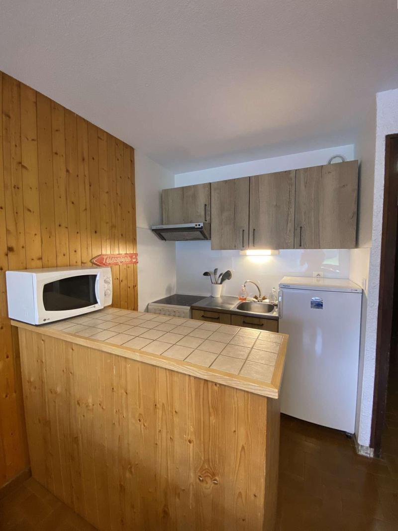 Rent in ski resort Studio sleeping corner 4 people (2-1H) - Résidence Belvédère - Le Grand Bornand - Kitchenette