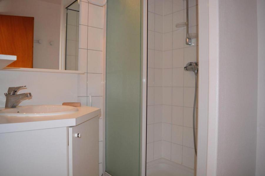 Rent in ski resort 2 room apartment 4 people (SSE) - Résidence la Vardase - Le Grand Bornand - Shower room