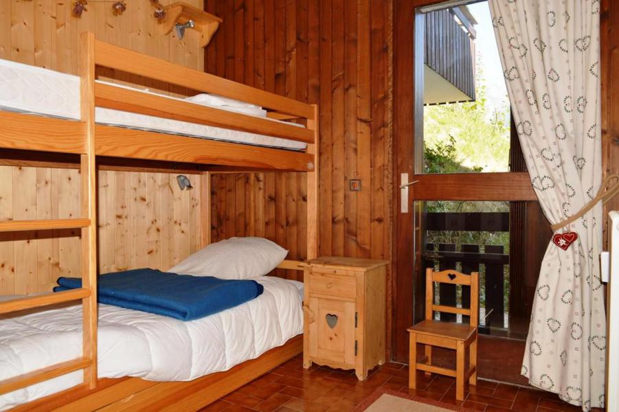 Rent in ski resort 3 room apartment 6 people (E) - Résidence le Caribou - Le Grand Bornand - Bunk beds