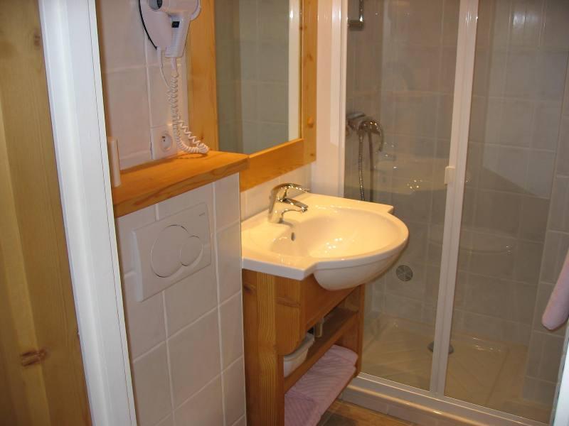 Rent in ski resort Studio 2 people (001) - Résidence le Danay - Le Grand Bornand - Shower room