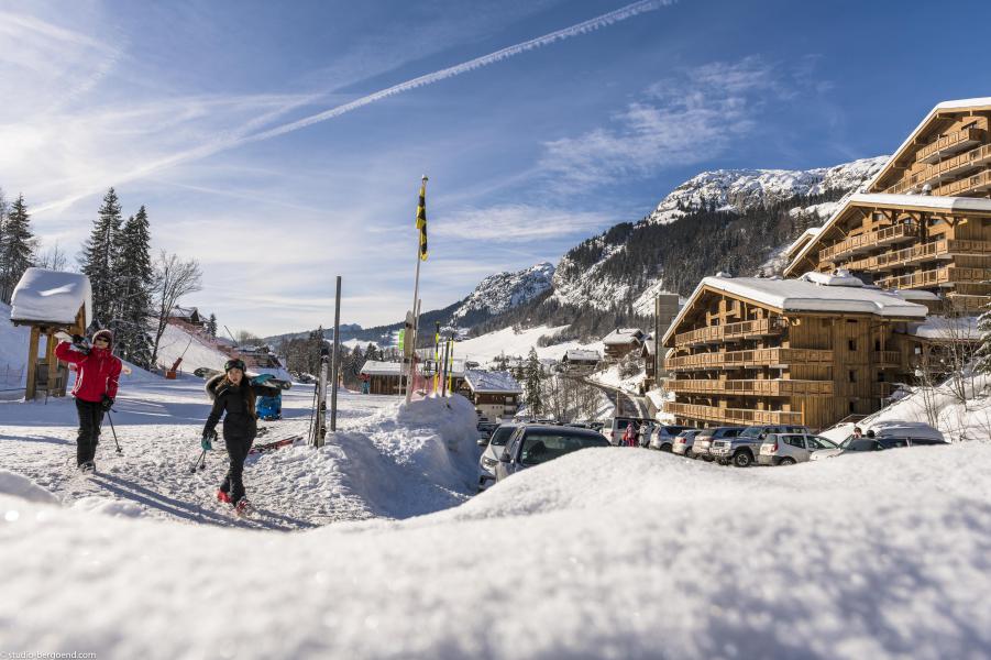 Ski verhuur Résidence le Roc des Tours - Le Grand Bornand - Buiten winter